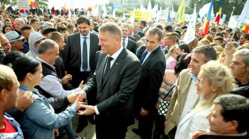Iohannis: Vă propun un model de preşedinte serios, care se preocupă de problemele României